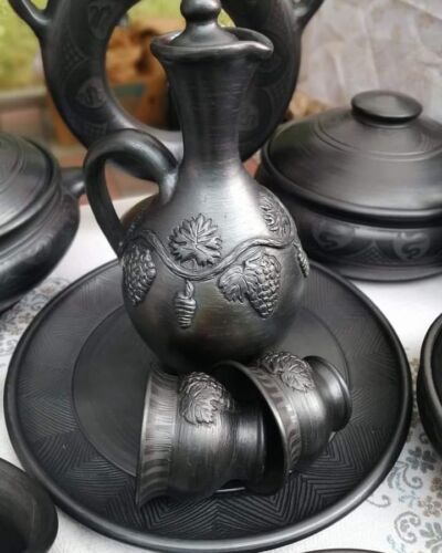 Zestaw dzbanek + szklanki + taca, czarna glina