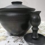 Zestaw: waza i świecznik, czarna glina