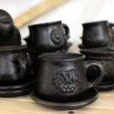 Filiżanka “Winogrona”, czarna glina