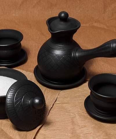 Kawiarka + 2 filiżanki + cukiernica, czarna glina