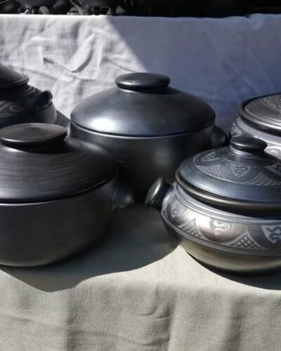 Garnek dekorowy z pokrywą, Grecki, czarna glina