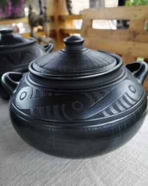 Waza dekorowa z pokrywą, Grecka, czarna glina