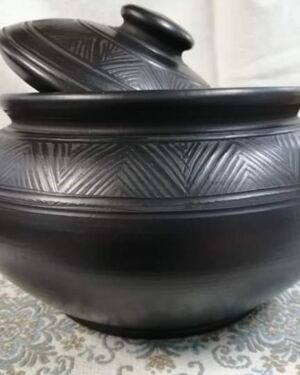 Waza dekorowa z pokrywą, Rzymska, czarna glina